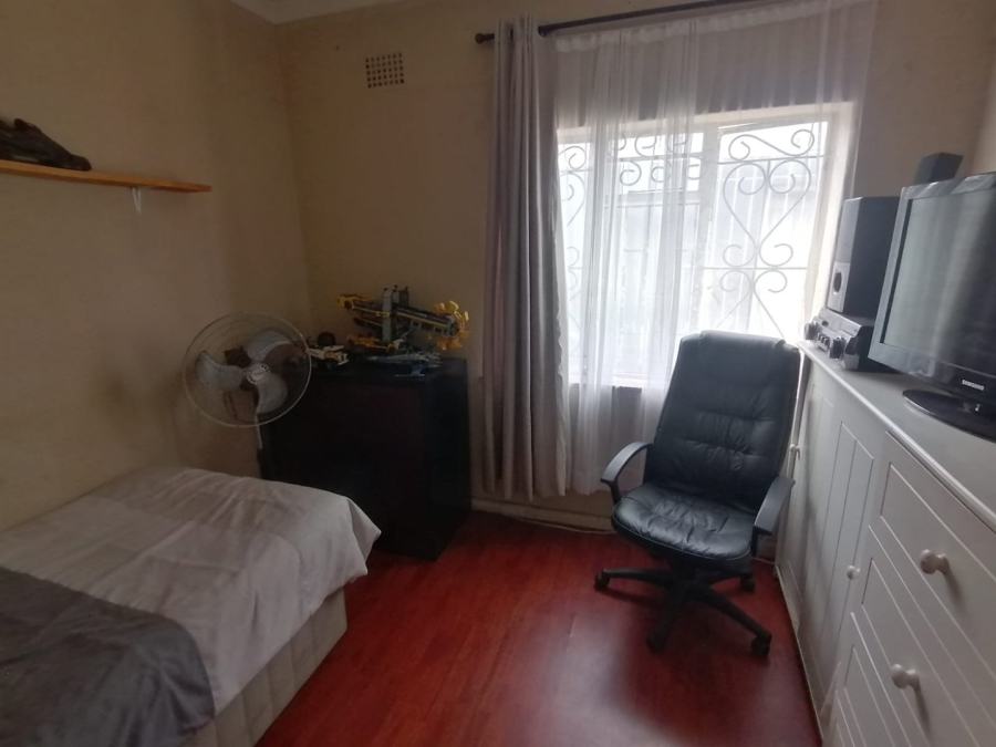 5 Bedroom Property for Sale in Lotus River Western Cape